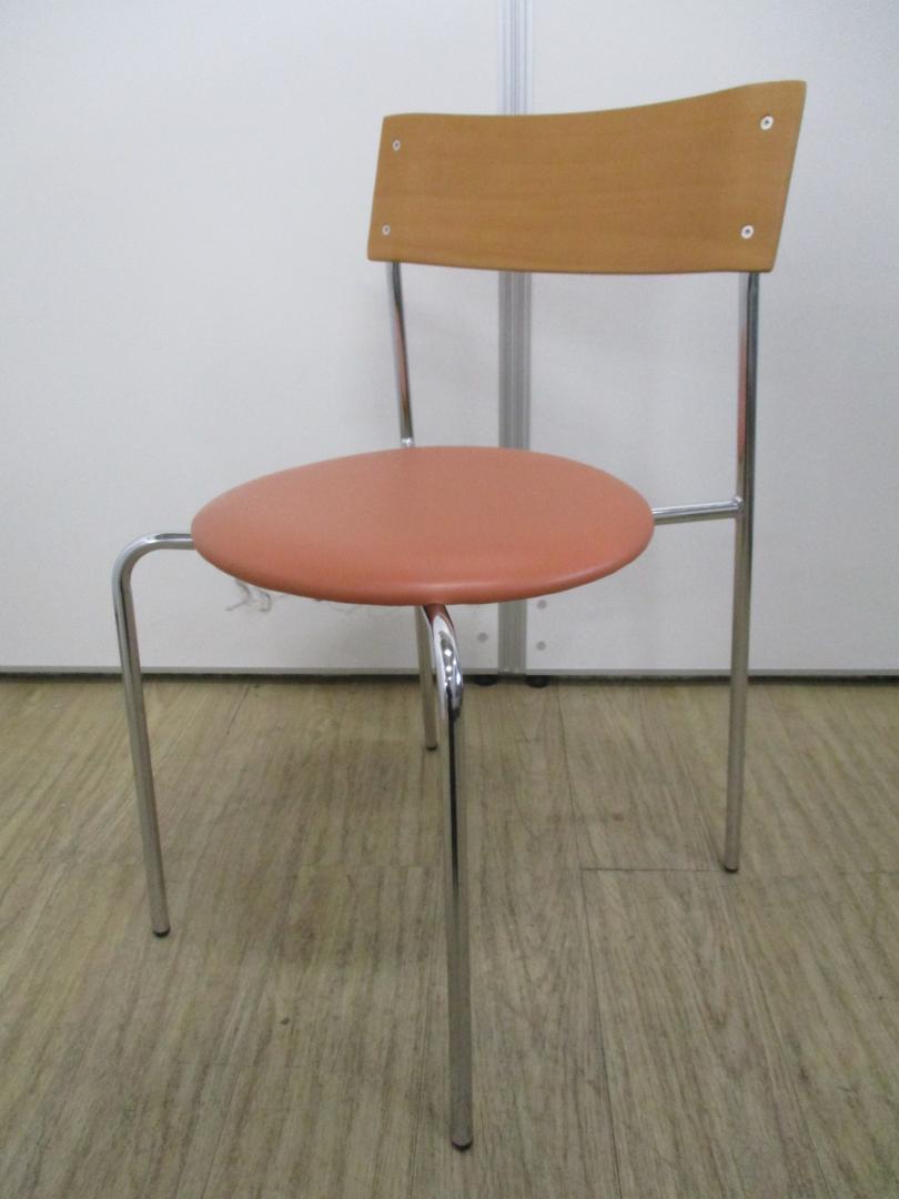 ～明るく軽快～スタッキングチェア　オレンジ色
                        
                                    中古
            
