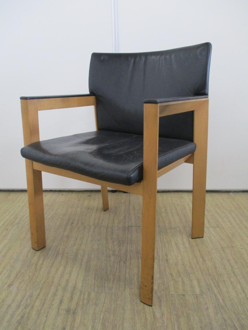 ～おしゃれチェア～待合室やご自宅でも!!レザー調
                        
                                    中古
            