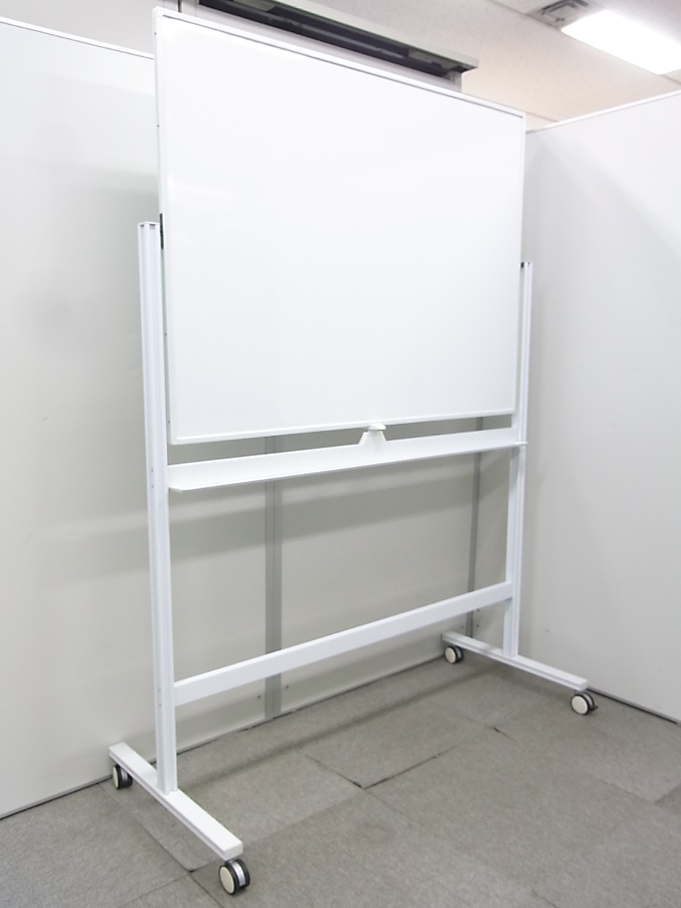 【1台限定！】両面タイプのホワイトボードが入荷！脚付きタイプ！中古でお安くご案内！
                        
                                    中古
            