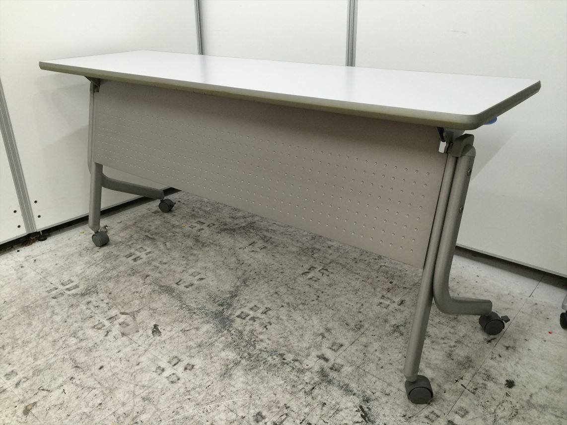 【2台入荷】サイドスタックテーブル　W1500　小振りなサイズです。
                        
                                    中古
            