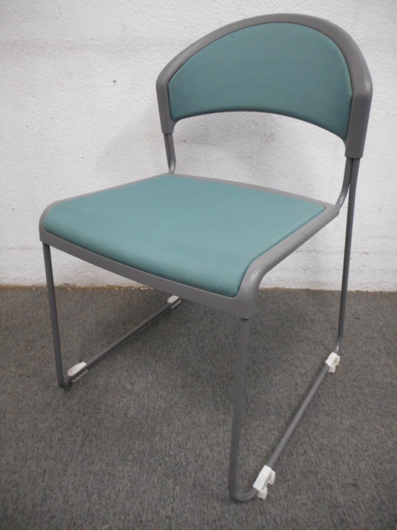 ラスト1脚　値下げ！！■スタッキングチェア　■グリーン　■ウチダ（UCHIDA）
                        
                                    中古
            