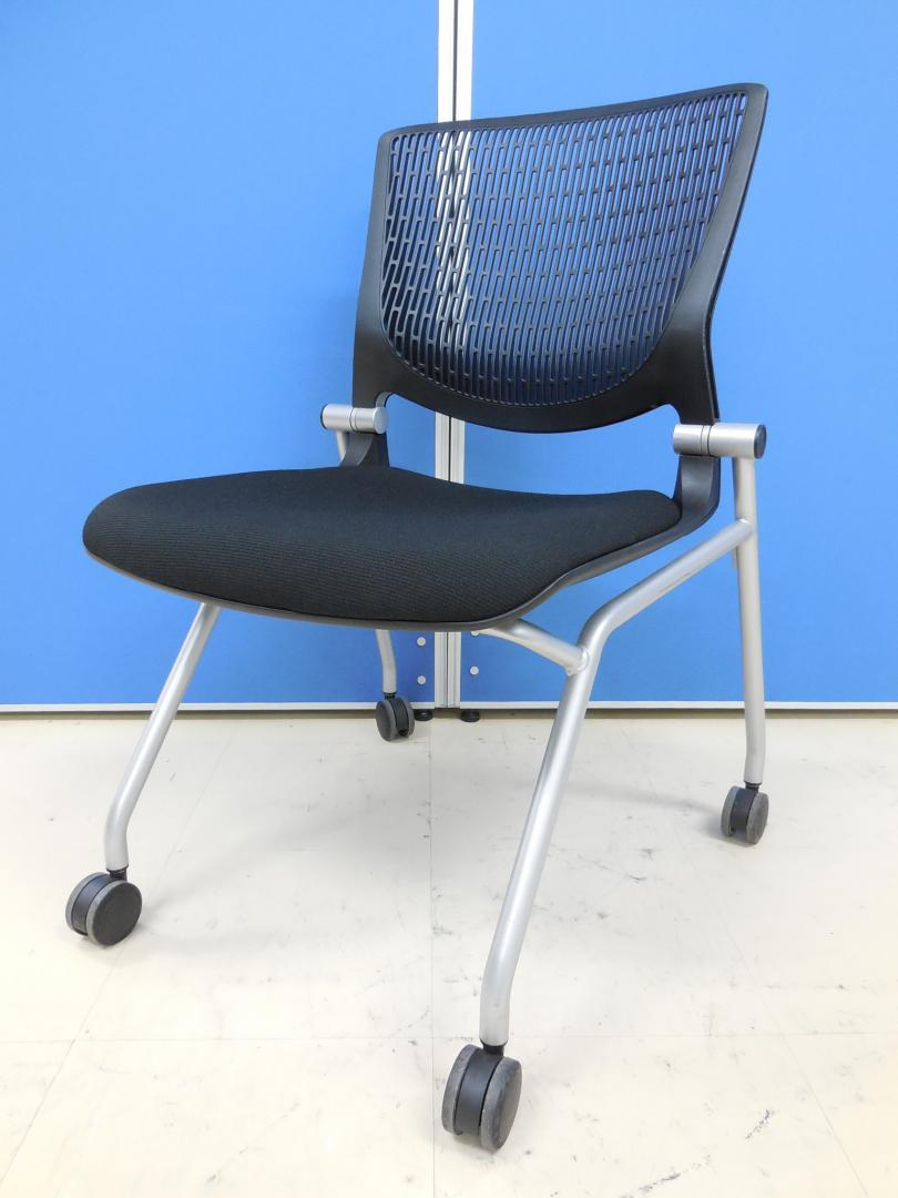 【4脚入荷！】オカムラ製 グラータ(Grata)チェア■大人気のブラックカラー！お問い合わせ下さいませは、お早めに！■軽快なデザインと機能性を体感！【ネスティング】　
                        グラータ
                                    中古
            