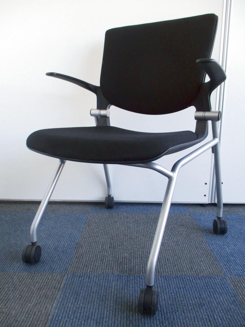 【残り1脚のみ!!】オカムラ製　グラータチェア【重ねて収納可能!!】Nu
                        グラータ
                                    中古
            