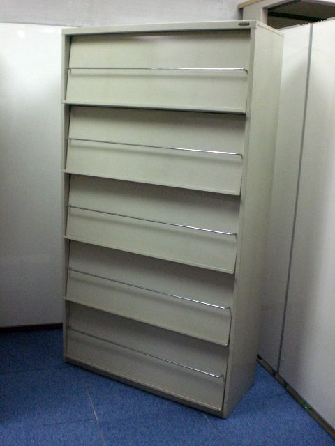 【レア商材：1台限りで、入荷!!】5段タイプの雑誌掛（カタログや、パンフレットを掛けとして、大活躍!!）
                        
                                    中古
            