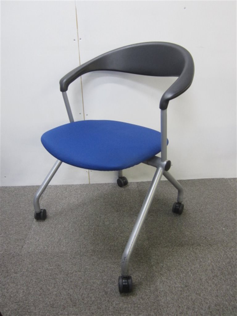 【8脚入荷！】内田洋行製　ネスティングチェア｜重ねて収納可能です！｜今なら数量が揃いますので、おまとめ買いにいかがでしょうか！
                        
                                    中古
            