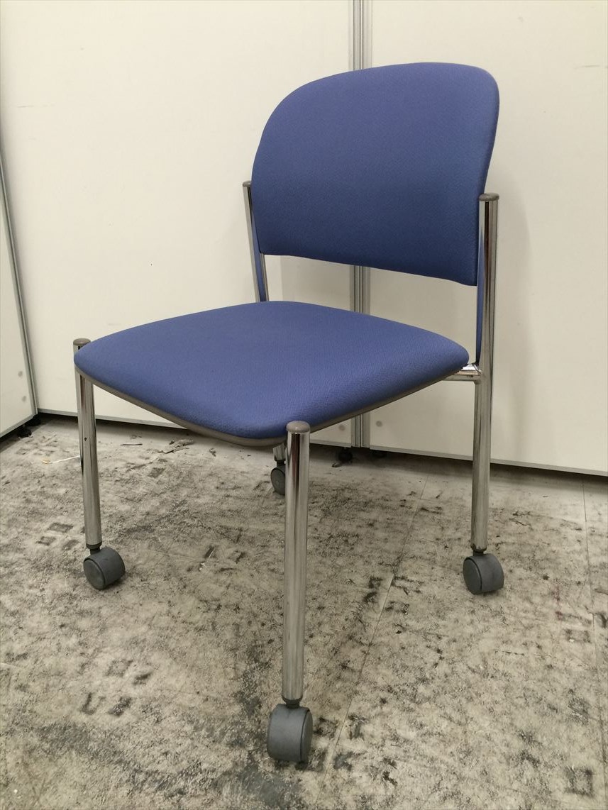 【12脚入荷】キャスター付　スタッキングチェアー　ブルー　オカムラ製
                        
                                    中古
            