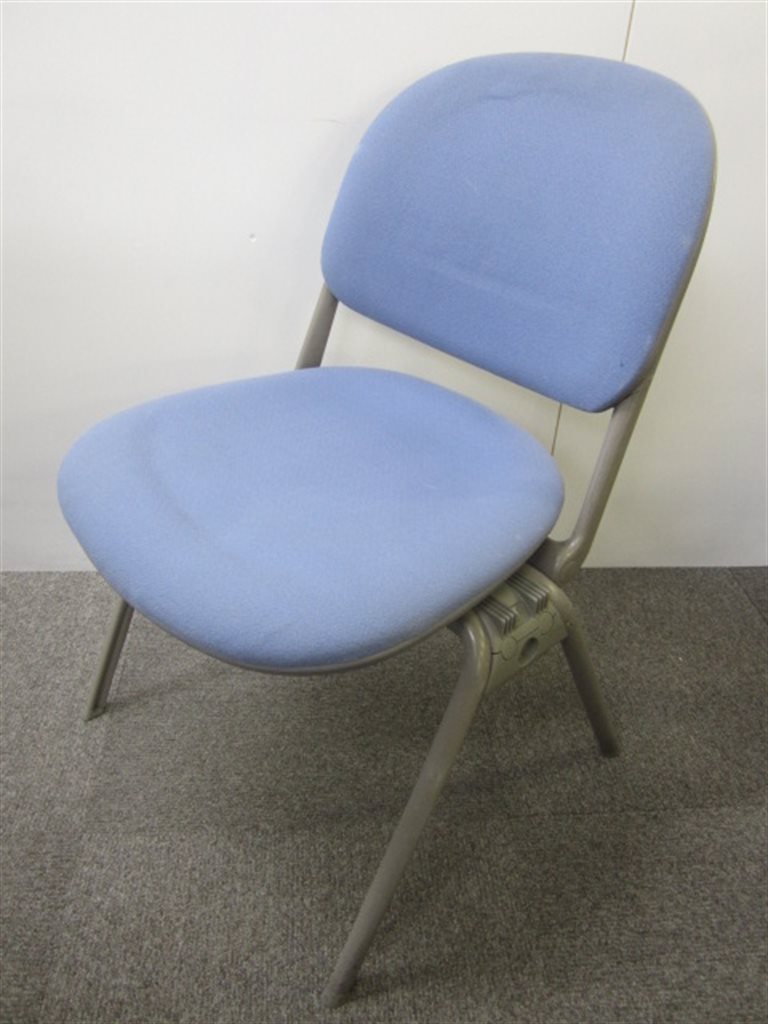 【在庫処分品\3.000→\1.000】赤字覚悟で頑張ります！！！【人気のブルーカラー１７脚！】【スタックタイプで収納場所をとらず！】オフィス用ミーティングチェア
                        
                                    中古
            