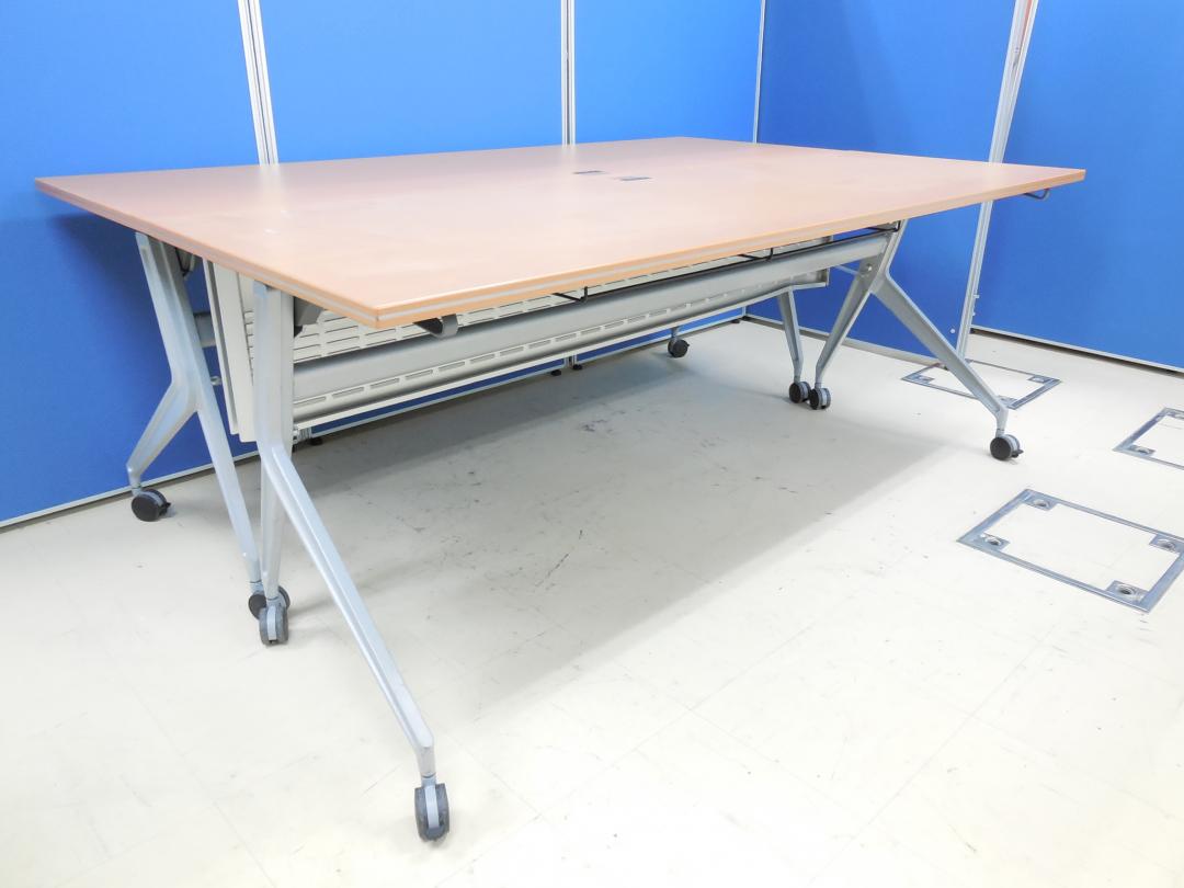 【2台セット商品！】平行スタックテーブル 内田洋行製■幅1800mm×奥行600mm■メロウウォルナットカラー■なんと電源コンセント標準装備！【平行スタックタイプ】
                        
                                    中古
            