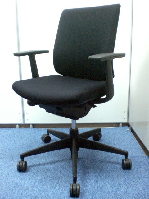 【4脚入荷】デュアルモーションメカニズムが心地よい高機能チェア！！
                        ウィザード
                                    中古
            