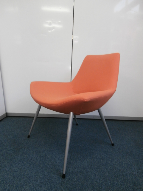 【２脚限定！！オシャレチェア！！】オレンジ色が鮮やか！！とにかく明るい！！
                        
                                    中古
            