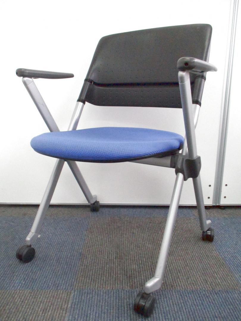 【41脚入荷しました!!】2種類の収納の仕方がございます!!【会議用にオススメです!!】Nu
                        リータⅡ
                                    中古
            