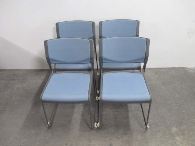 【4脚セット】ナイキ製スタッキングチェア【重ねて収納！】
                        
                                    中古
            