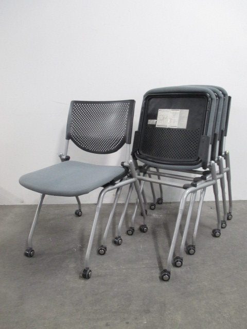 【4脚セット】オカムラ製　スタッキングチェア【水平に収納可能】
                        プロスタック
                                    中古
            