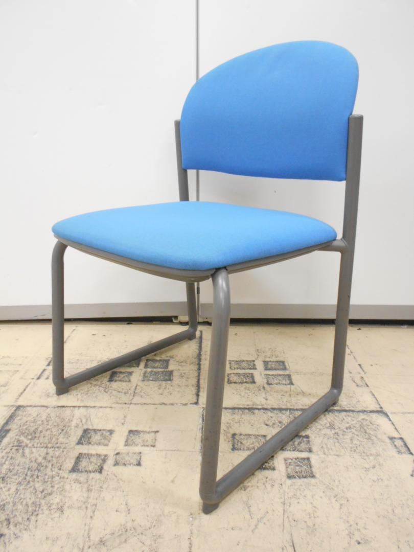 常時使うならスタッキングタイプより丈夫なこちらが便利!　ライオン製ミーティングチェア
                        
                                    中古
            