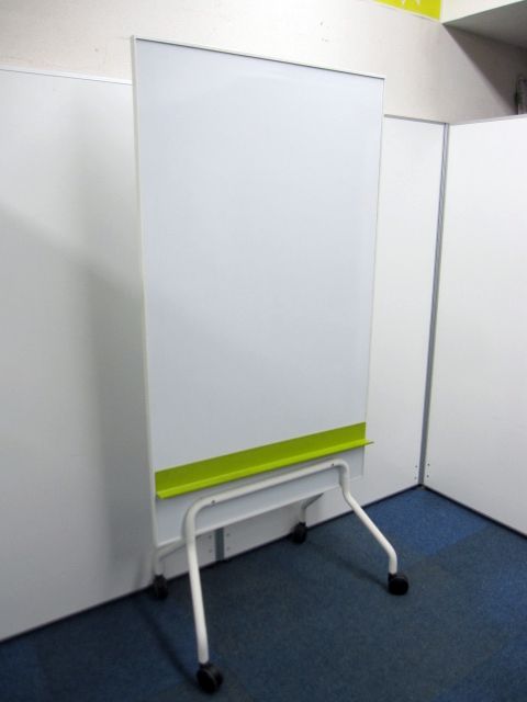 自立式ホワトボード入荷致しました！キャスター付きなので移動もスムーズです！
                        
                                    中古
            