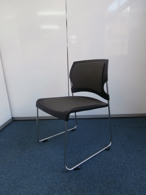 【５脚入荷！！】ブラック!!!スタッキングチェア!!!
                        
                                    中古
            