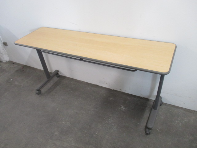 【残り１台特価！】【通常￥9000が→￥3600に！！】内田製サイドスタックテーブル【中古オフィス家具】【おつとめ品】
                        S378-14001A
                                    中古
            