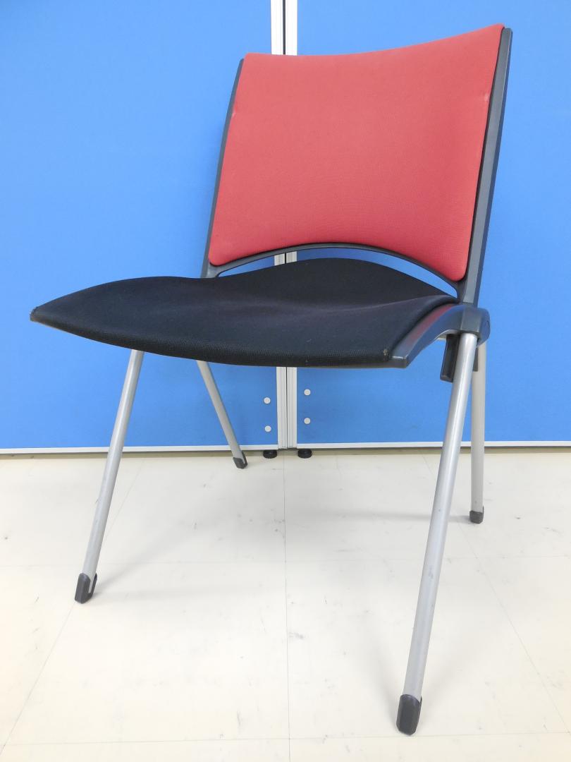 【8脚入荷！】イトーキ製 スタッキングチェア■簡易チェア・ローコストなチェアをお探しのお客様必見です！※座面の角に破れ有【おつとめ品】
                        レコス
                                    中古
            