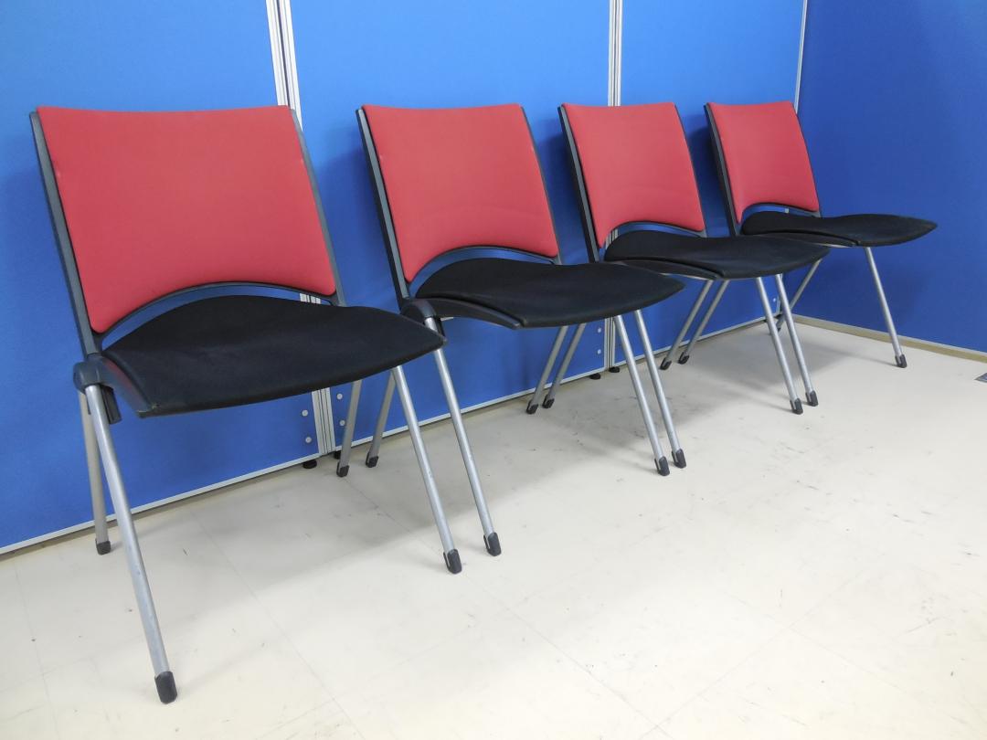 【4脚セット！】イトーキ製スタッキングチェア■安さなら負けません！※座面角に破れがある為、お安くご案内させて頂きます！【おつとめ品】
                        レコス
                                    中古
            