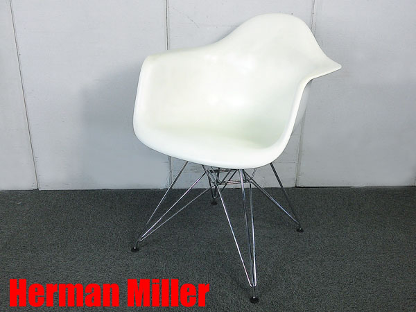 ハーマンミラー イームズ アームシェルチェア 白 DAR
                        
                                    中古
            