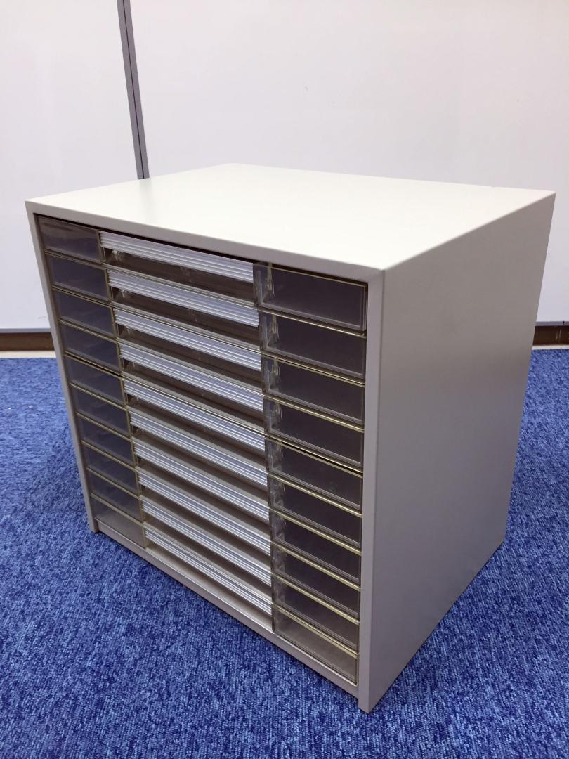 デスクや書庫上などに！かゆい所に手が届くあると便利な小分けケース
                        
                                    中古
            