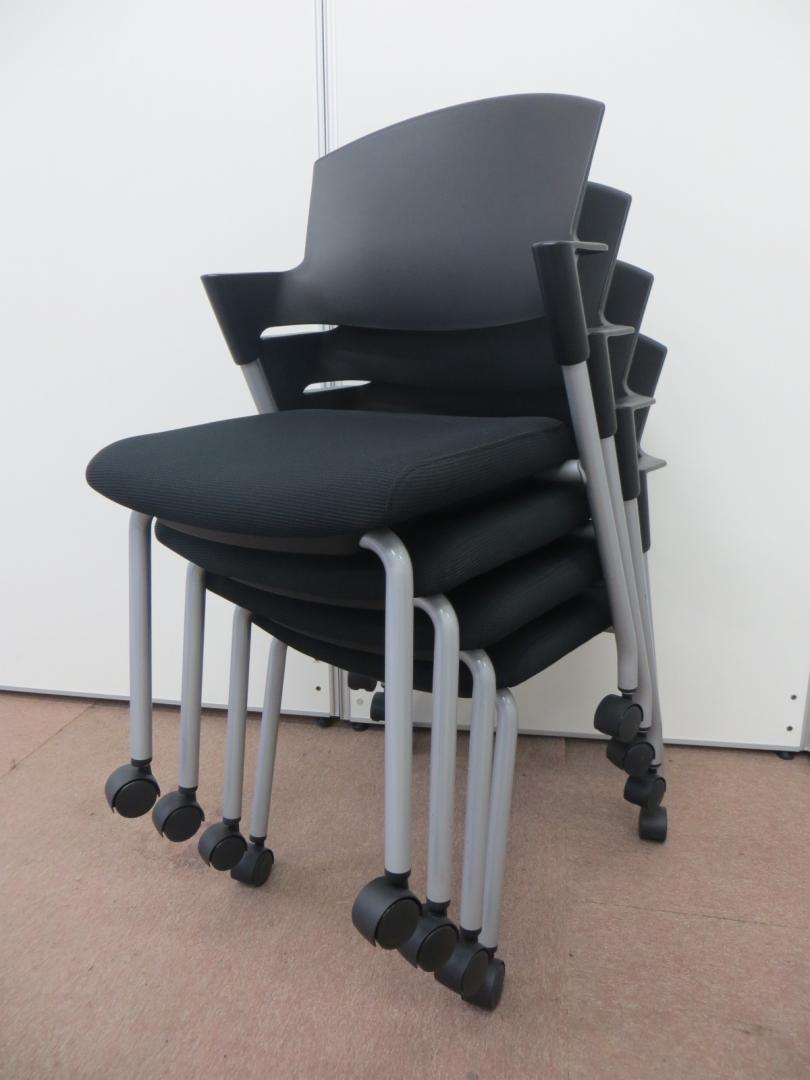 【人気シリーズ】お得な4脚セット【スタッキング、キャスター付き】
                        プロッティ
                                    中古
            