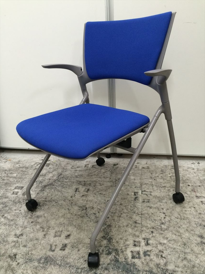 【ネスティングチェアー】12脚入荷　肘付　希少　お早目に　イトーキ　マノス
                        マノス
                                    中古
            