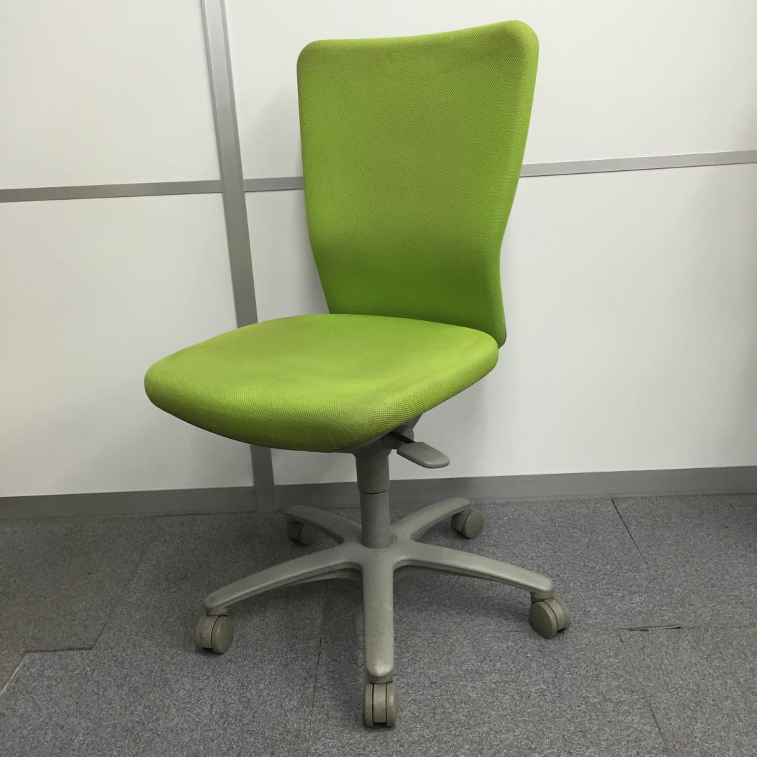 【おつとめ品】【4脚入荷】～座面の汚れが目立つためお安く～オカムラ製カロッツアチェア【中古オフィス家具】
                        カロッツア
                                    中古
            