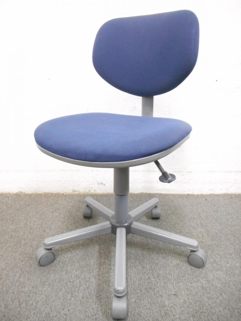 【お値段重視！】■オフィスチェア（イトーキ製）■ブルー・肘無【激安オフィス家具】 
                        C型チェア80シリーズ940
                                    中古
            