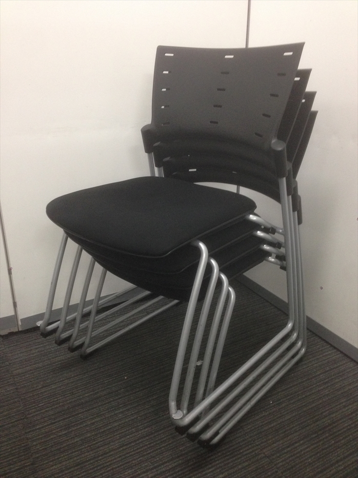 【スタッキングチェア】イトーキ(ITOKI)【ミーティングチェア】マノスチェア4脚セットです。
                        マノス
                                    中古
            