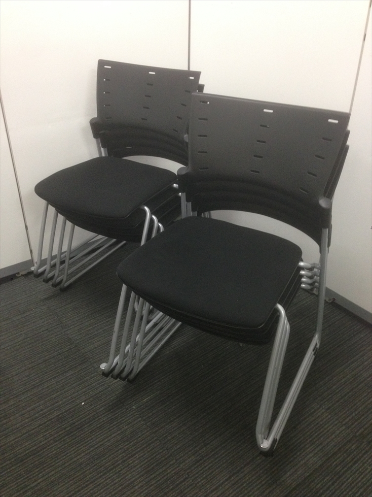 【スタッキングチェア】イトーキ(ITOKI)【ミーティングチェア】マノスチェア8脚セットです。
                        マノス
                                    中古
            