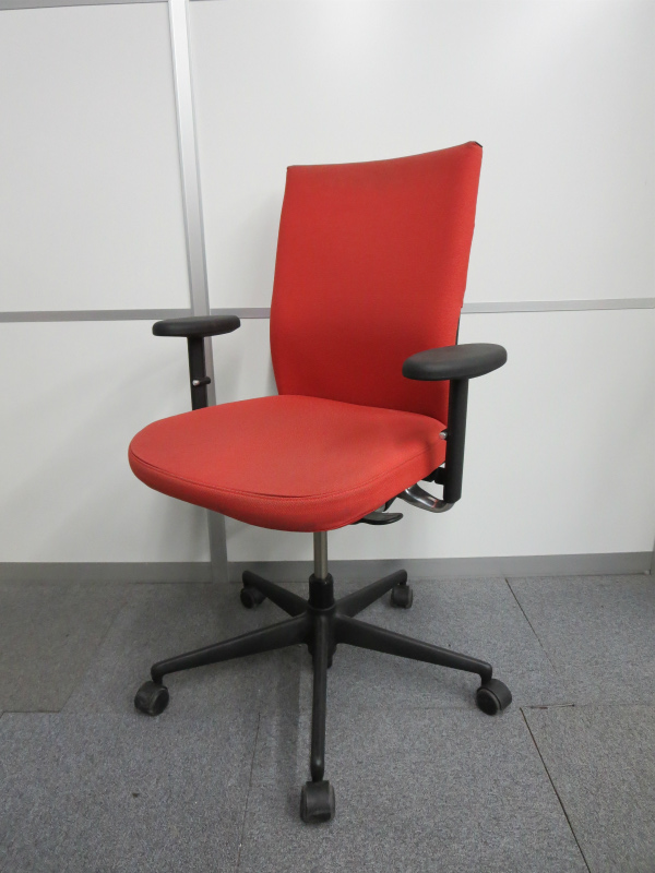 【２脚入荷！】～有名デザイナーが手掛けたこだわりのチェア～アクセスプラスチェア【中古オフィス家具】
                        
                                    中古
            