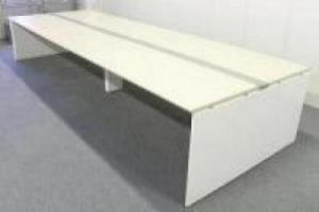 W3600幅【倉庫内在庫のため都度お問い合わせ商品になります】【ご希望の数量とサイズで揃えることが出来るかを確認致します。お気軽にお問い合わせくださいませ】天下のオカムラ【脚：ホワイトパネル脚】【天板ホワイト】【EVも乗るサイズ】【RP】
                        プロユニットフリーウェイ
                                    中古
            