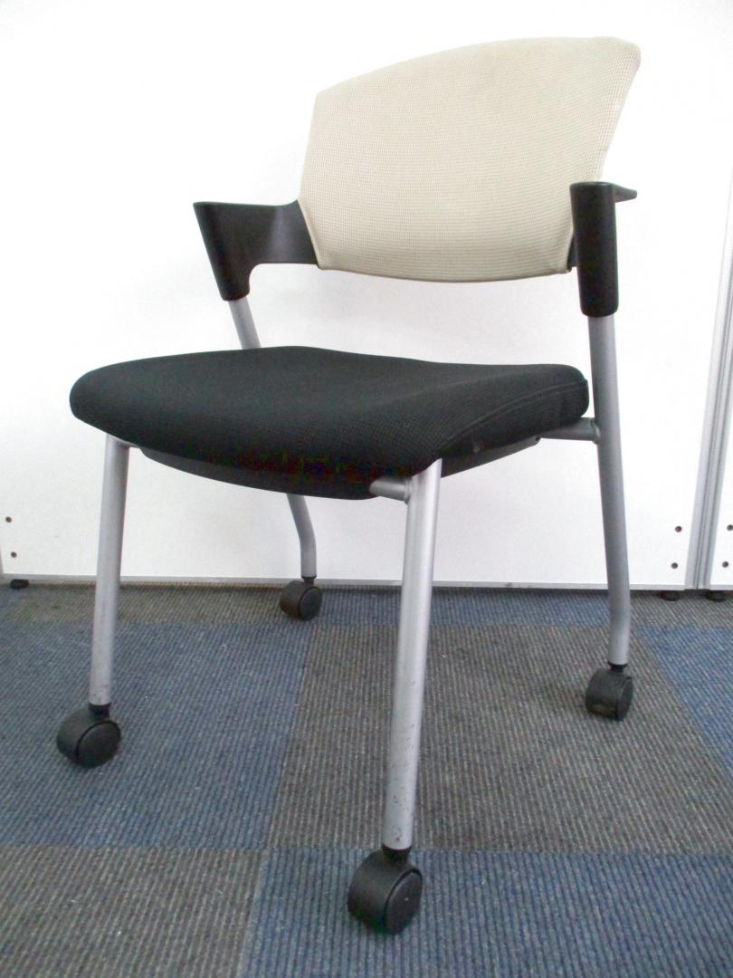 【コクヨ製の超人気シリーズ!!】ミーティング用では珍しい肘かけ付き!!【温かみのあるライトカーキー色!!】Nu
                        プロッティ
                                    中古
            