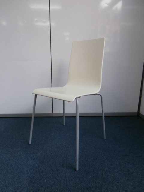 【限定商品！！ＭＡＤＥ　ＩＮ　ＩＴＡＬＹ！！】スタッキングチェア！！
                        
                                    中古
            