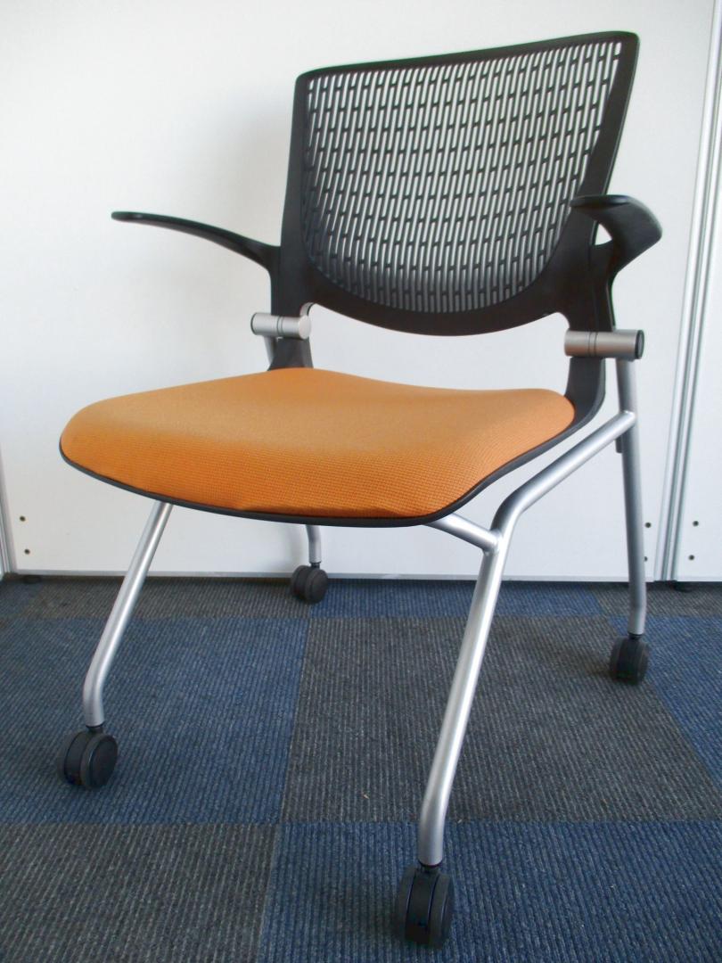 【10脚纏めて入荷!!】オカムラ製　グラータチェア【重ねて収納可能!!】Nu
                        グラータ
                                    中古
            