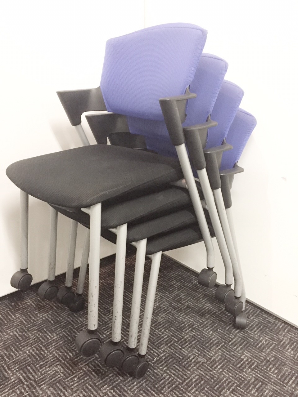 【お得なセット商品】コクヨ製プロッティ■肘かけ付きで快適な会議になる事間違いなし！■セットで２０００円お得！【状態良好】
                        プロッティ
                                    中古
            