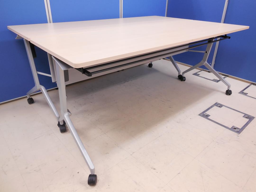 【2台セット商品！】コクヨ製 サイドスタックテーブル 幅1800mm 奥行600mm■ライトナチュラル:P1M■パネル付き■軽快な操作性と高い収納効率！幅広いシーンにて対応可能！【フラップ式会議テーブル】 
                        
                                    中古
            