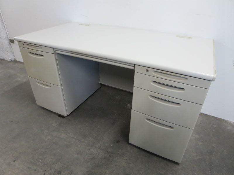 【おつとめ品】【2台入荷】～オカムラ製ＳＤ-Ｖシリーズの両袖机・書類が多い方に！～【中古オフィス家具】
                        SD-Vデスクシステム
                                    中古
            