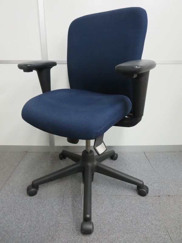 【12脚入荷】～厚い座面のクッションで座り心地抜群～ヘイワース製肘付きチェア【中古オフィス家具】
                        
                                    中古
            