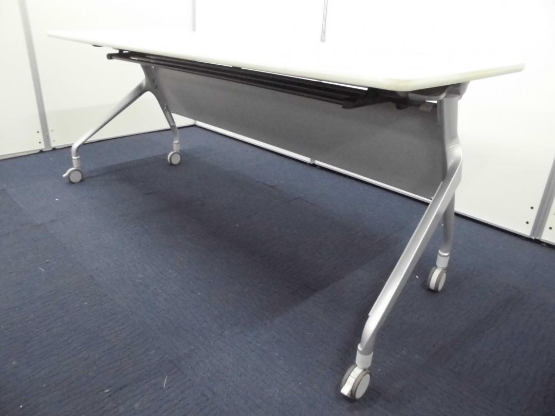 【幅1800ｍｍホワイトカラー】コクヨ製｜サイドスタックテーブル｜配線用タップ付【ラス1値下げ30％OFF】
                        
                                    中古
            