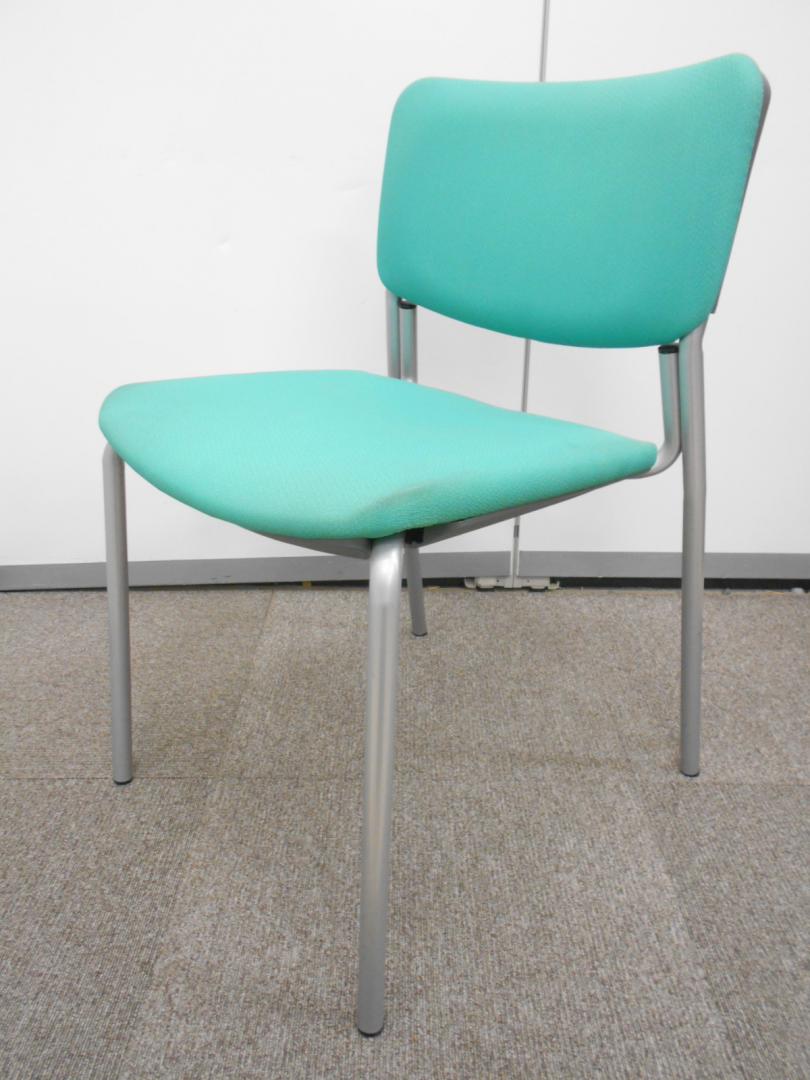 明るいグリーンがキレイなスタッキングチェアです。
                        
                                    中古
            