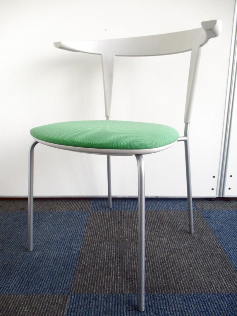 【Desinned by 岡村孝!!】リフレッシュタイプチェア【デザイン性に優れたチェアです!!】Nu
                        
                                    中古
            