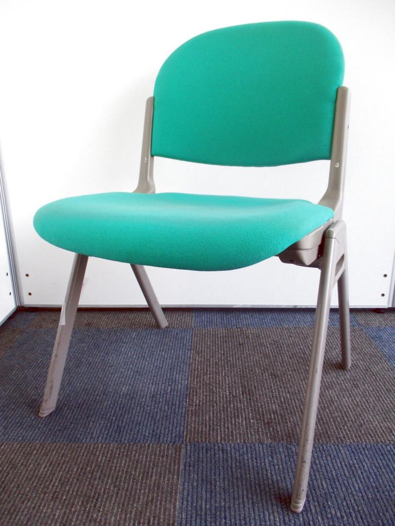 【比較的厚い座面がGOOD!!】収納も便利、重ねて収納可能!!【8脚揃います!!】Nu
                        ピレッティコレクション
                                    中古
            