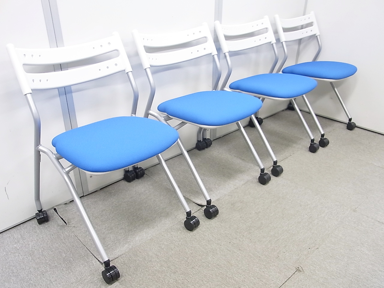 【新古品】【4脚セット】未使用品の会議用チェアがセットで登場！スタイリッシュな会議用チェア！
                        
                                    中古
            