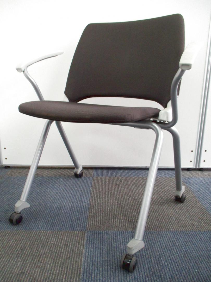 【14脚入荷しました!!】2種類の収納の仕方がございます!!【会議用にオススメです!!】Nu
                        
                                    中古
            