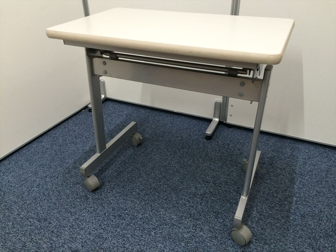 【12台入荷】サイドスタックテーブル　小ぶりなテーブル　希少です。お早めに！
                        
                                    中古
            