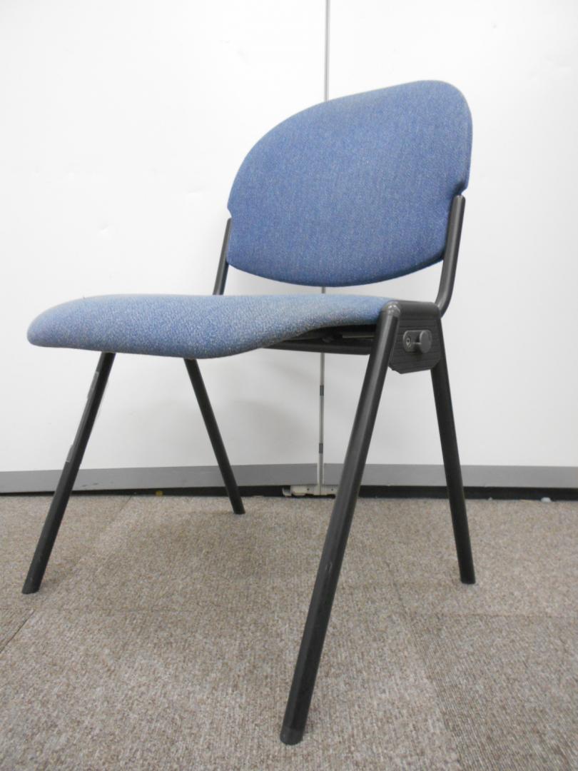 あらゆる空間に活用できるスタッキングチェアです。
                        
                                    中古
            