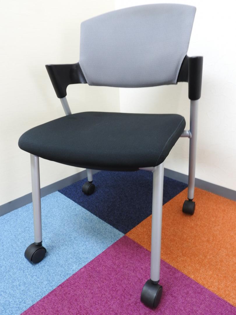 【会議チェアでも快適な座り心地を】■キャスタータイプ■丁度いい大きさの肘かけで休憩と白熱する会議と使い分け【RP】
                        プロッティ
                                    中古
            