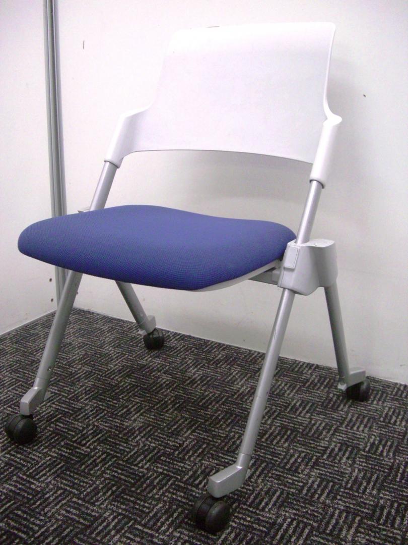 【2脚入荷】■コクヨ製のネスティングチェア■色はあらゆる場面に馴染むブルー！■重ねることもできます
                        
                                    中古
            